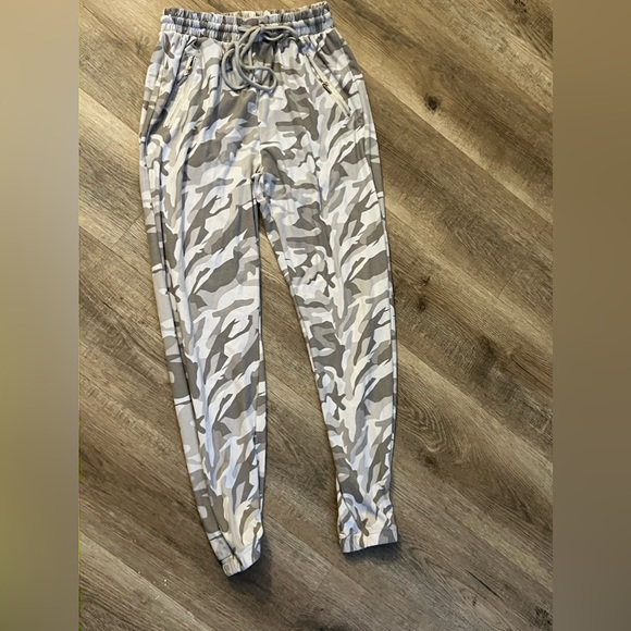 Indero sweatpants joggers                     brand / S/M / camouflage color - Picture 1 of 7